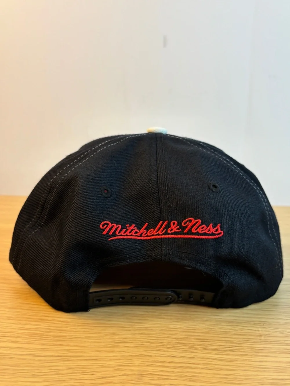 Mitchell & Ness Chicago Bulls Red Black White Tricolor Logo‎ Snapback Hat NWOT